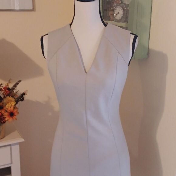 Tahari Knit Sheath. Professional. Light Academic. Normcore - Picture 3 of 13